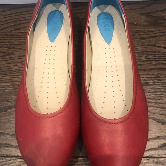ECCO ballet flats in poppy red. - Picture 2 of 5